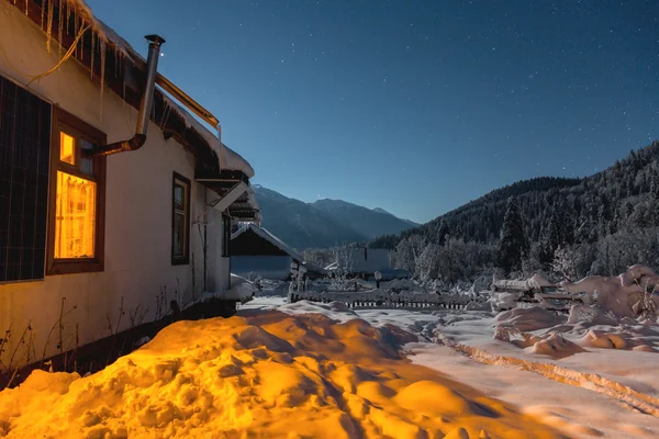 Winter night photography camping in the mountains and Western Caucasus. — Stock Photo, Image