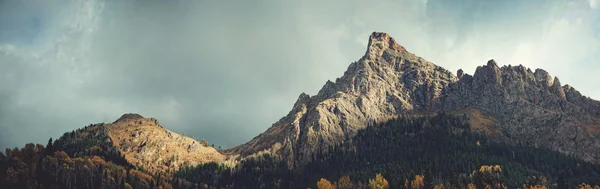 Sonbahar panorama tepe "Zakan" Batı Kafkasya — Stok fotoğraf