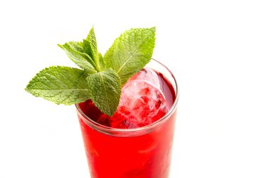 soğuk çilek nane kokteyli