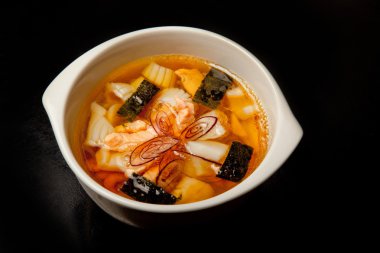 Japon deniz ürünleri ve sebze çorbası