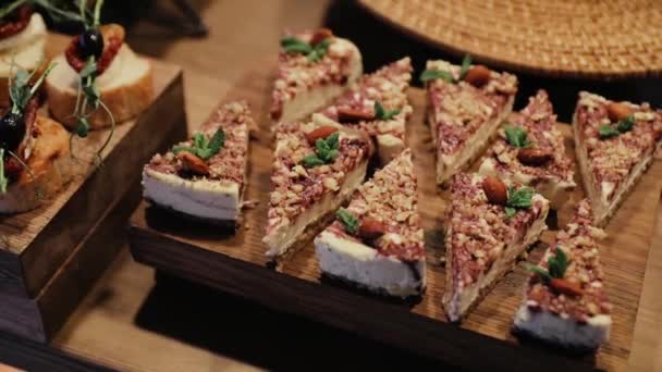 Beaucoup Cheesecakes Faits Maison Avec Menthe Noix Sur Table Desserts — Video