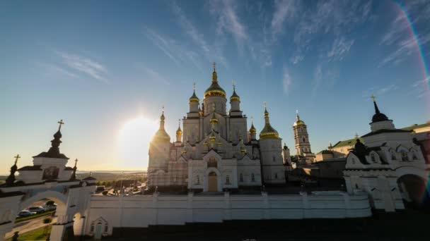 Hermoso Horizonte Salida Del Sol Iglesia Pochaiv Ucrania Cityscape Pochaev — Vídeo de stock