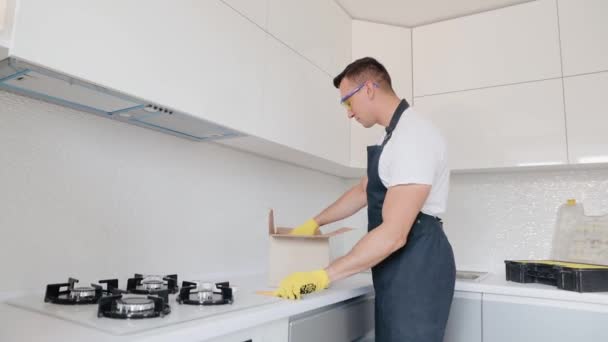 Man Plumber Unpacks New Crane Kitchen Sink Just Now Come — Stock Video