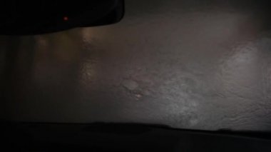 Otomatik oto yıkama, içeriden görüntü.