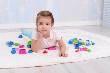  Mutlu? hild kız oyuncaklar Oluşturucu ile oynamaktan