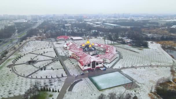 The first snow that fell on the huge territory of the monastery located in western Ukraine. Flight over the monastery in winter — Stock Video