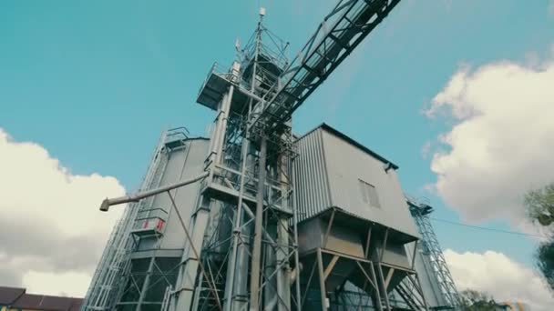 Steel grain silos for grain storage. Grain storage elevators — Stock Video