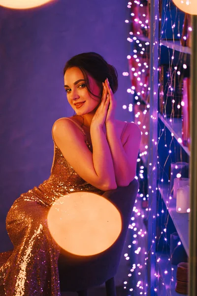 Menina Vestido Posando Estúdio Ano Novo — Fotografia de Stock