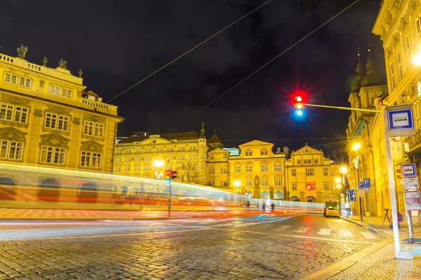 Mala Strana à Prague - circulation nocturne — Photo