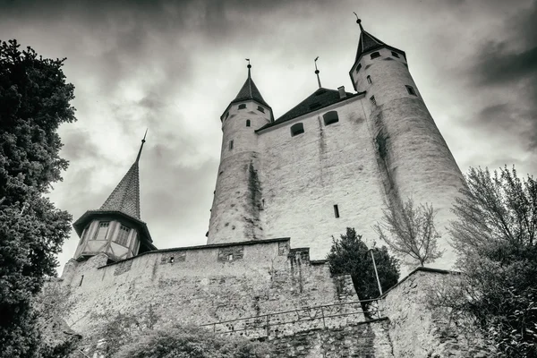 Castillo de miedo en Thun en Suiza, estilo blanco y negro — Foto de Stock