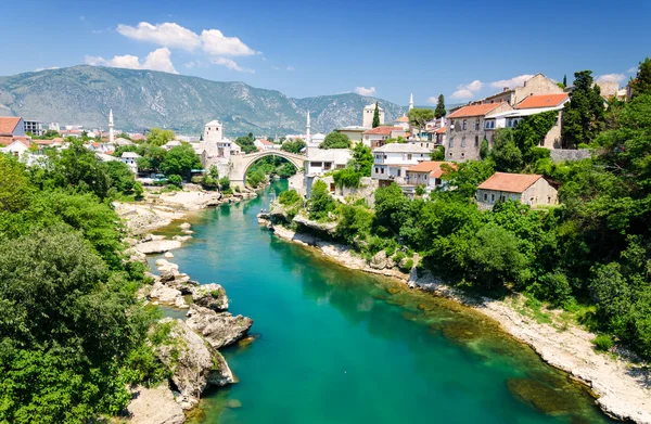 Bosna ve Hersek'teki Mostar kenti görüntülemek