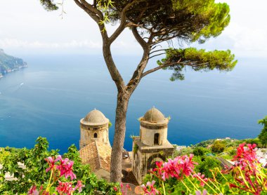 Ravello şaşırtıcı görünümünden deniz, Amalfi coast, İtalya 