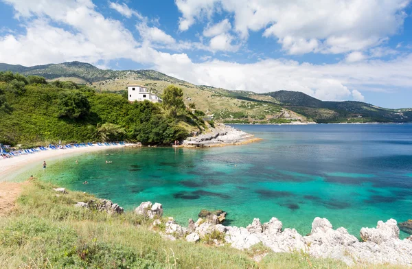 Incrível praia em Kassiopi na ilha de Corfu, Grécia — Fotografia de Stock