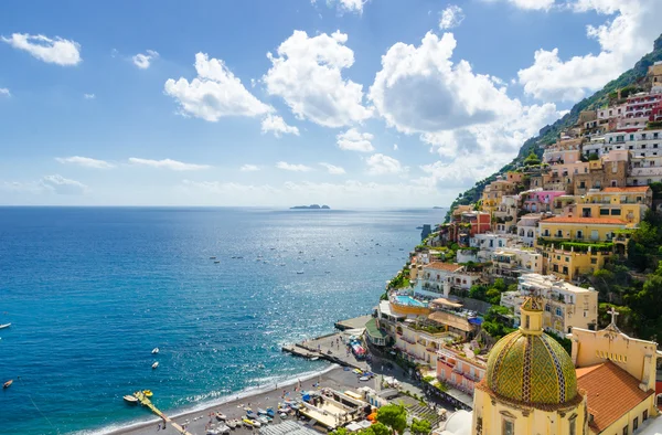 Amalfi kıyısındaki Positano manzarası, Campania, İtalya — Stok fotoğraf