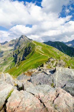Polonya'da yüksek Tatra Dağları üzerinde şaşırtıcı görünümü
