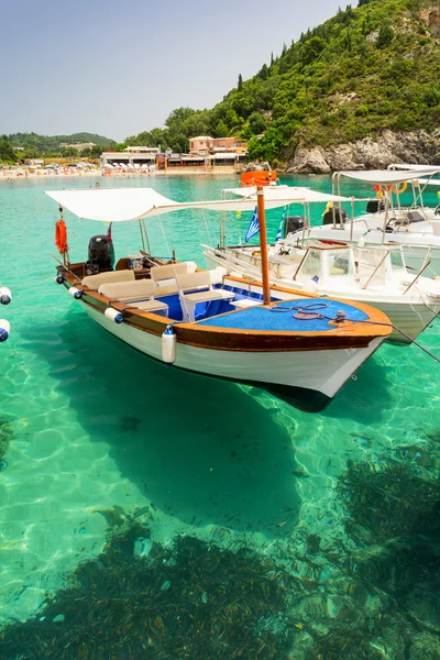 Crystal clear water on paradise beach in paleokastritsa on Corfu island, Greece — Stock Photo, Image