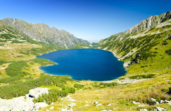 Widok latem na pięć polskich jezior doliny w Tatrach /Tatry, Polska — Zdjęcie stockowe