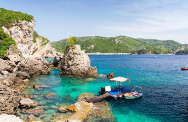 kayalık plaj Paleokastritsa Corfu Island, Yunanistan