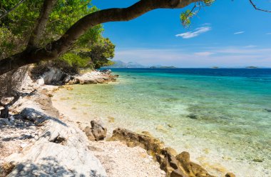 kristal berraklığında su, Hırvatistan ile gizli plaj Dalmaçya