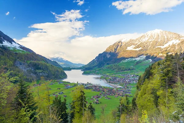 Lake Lungern Valley from Brunig Pass, Švýcarsko — Stock fotografie