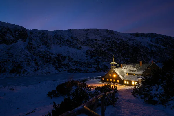 Rifugio Montagna Samotnia Karkonosze Durante Notte Inverno Polonia — Foto Stock