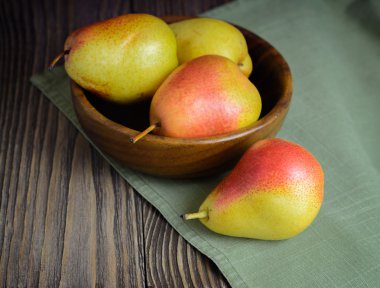 ahşap kase olgun armut