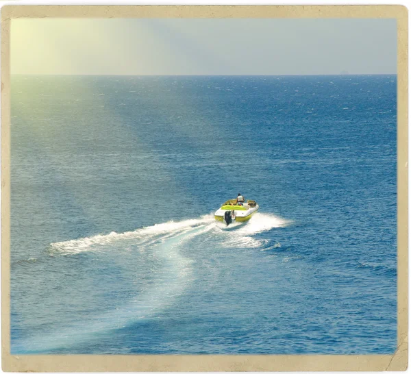 Motorboat crossing ocean vintage photo card effect — Stock Photo, Image