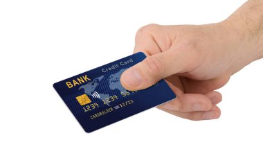 Beyaz arka planda izole edilmiş, mavi kredi kartı olan bir erkek el.