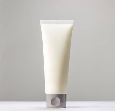 Beyaz gri üzerine yüz veya vücut açık bej krem tüp