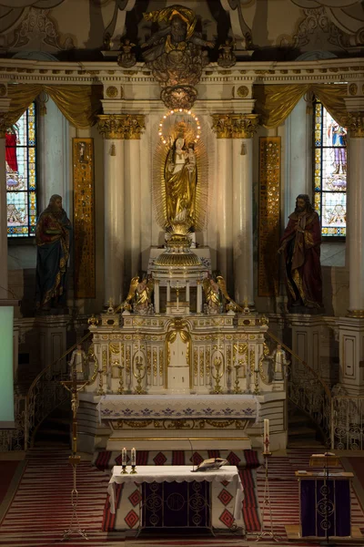 Ana bir Katolik Kilisesi altar