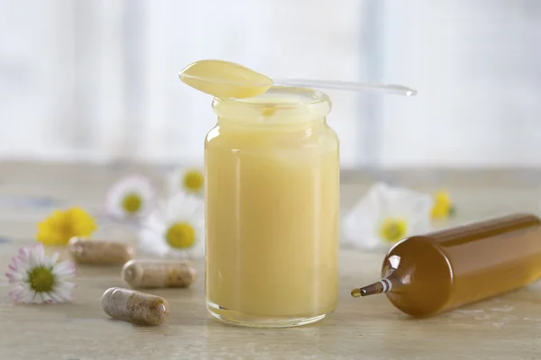 Raw organic royal jelly in a small bottle — Stock Photo, Image