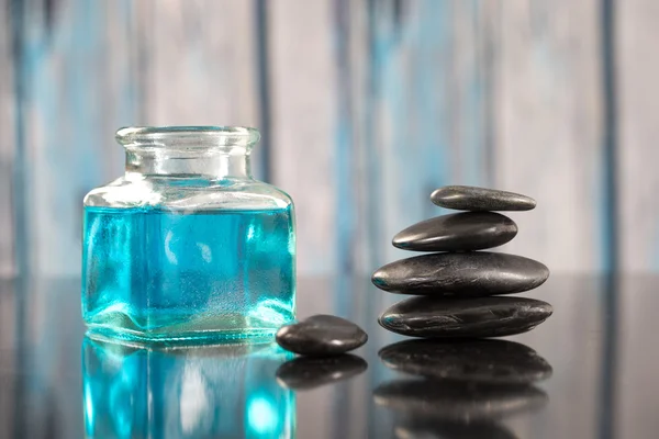 Beautiful spa composition hot stone and essential oil — Stock Photo, Image