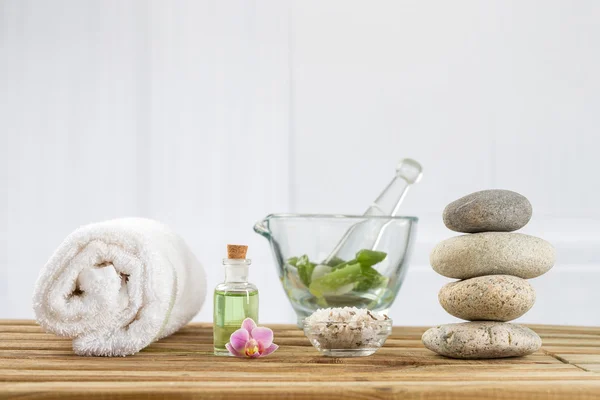 Spa tillbehör och zen stenar — Stockfoto