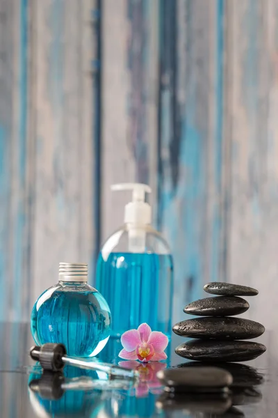 Beautiful spa composition hot stone and essential oil — Stock Photo, Image