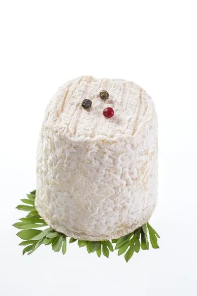 Francia kecske sajtok, fehér háttér — Stock Fotó