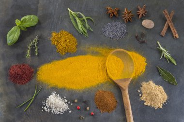 Baharat otlar ve baharatlar toz seçimi kayrak üzerine