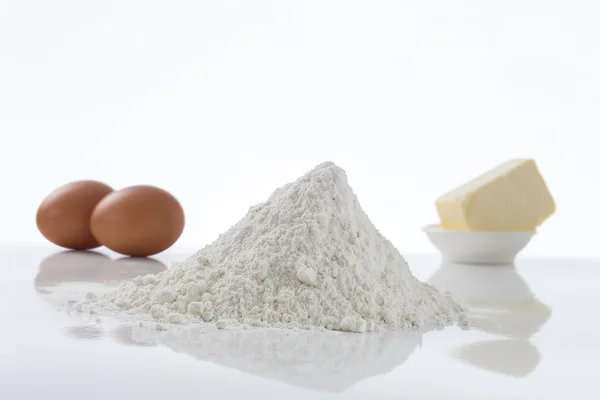 Huevos, harina, mantequilla para el respaldo en casa —  Fotos de Stock