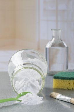 Doğal temizlik araçları limon ve sodyum bikarbonat