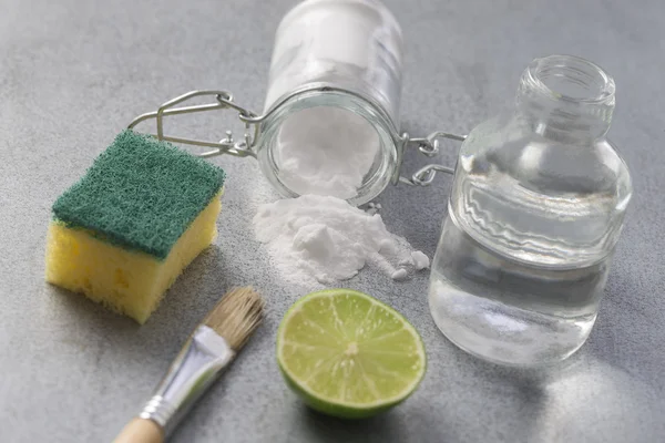 Natural cleaning tools lemon and sodium bicarbonate — Stock Photo, Image