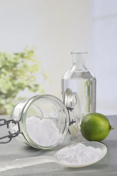 Natural cleaning tools lemon and sodium bicarbonate — Stock Photo, Image