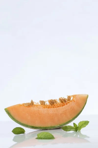 Plasterki melon kantalupa z miejsca kopii — Zdjęcie stockowe