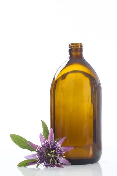Óleo essencial da aromaterapia da flor da paixão — Fotografia de Stock