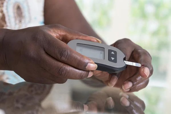 Medicina, diabetes, glucemia, cuidado de la salud y concepto de personas —  Fotos de Stock