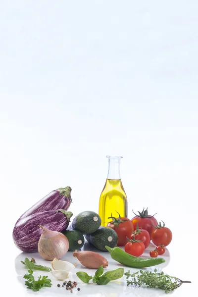 Grönsaken aubergine, squash, tomat, zucchini ratatouille ingredienser — Stockfoto