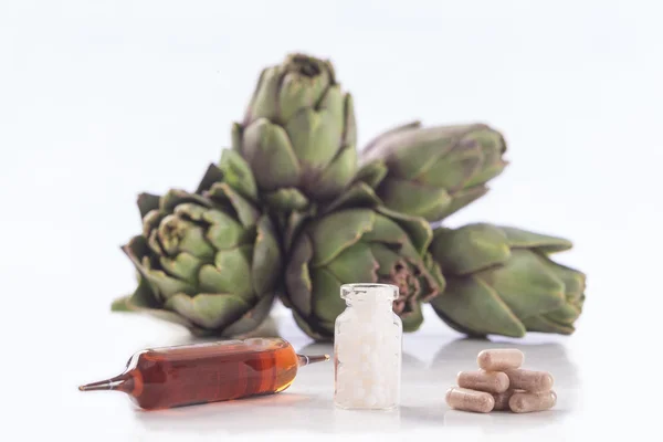 Artichoke leaf extract capsules. tablets, and ampoules — Stock Photo, Image