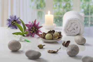 Aromaterapi adak mum yanan spa sağlık tedavi için yumuşak bir parlayan alev ile