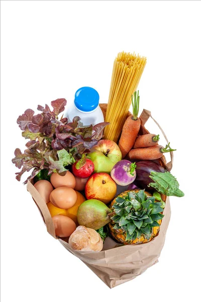Vegetarisch eten in een papieren doos op witte achtergrond — Stockfoto