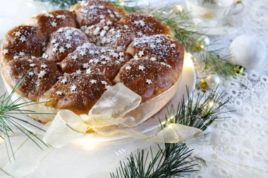 Ev yapımı Avusturya buchteln 'i reçelle dolu. Tatlı çörekler. Tatlı Tuna. Maya hamurlu kekler. Noel süslemeleri, Noel ve tatil sezonu.