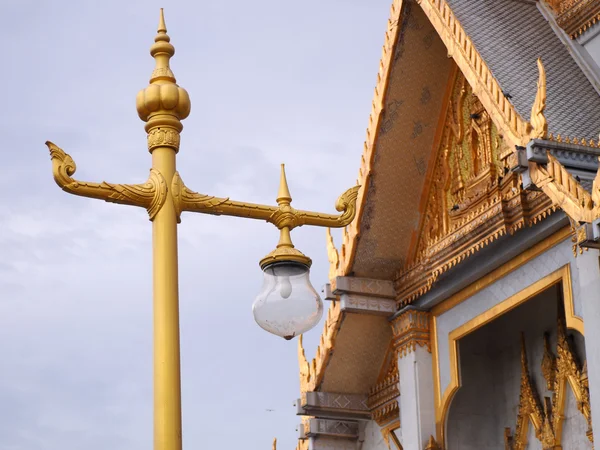 Tay tarzı lamba sonrası Tapınak