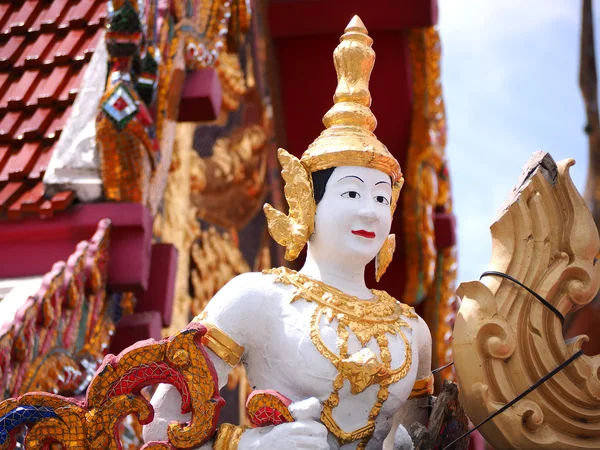 Melek heykeli Tapınağı tarzında Tayland